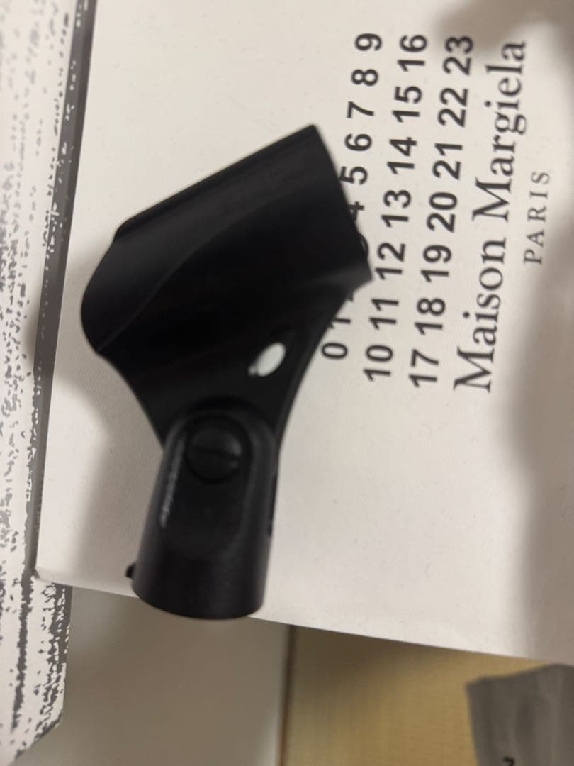 セール中！SHURE SM58 ダイナミックマイク 専用ケース、ホルダー付き