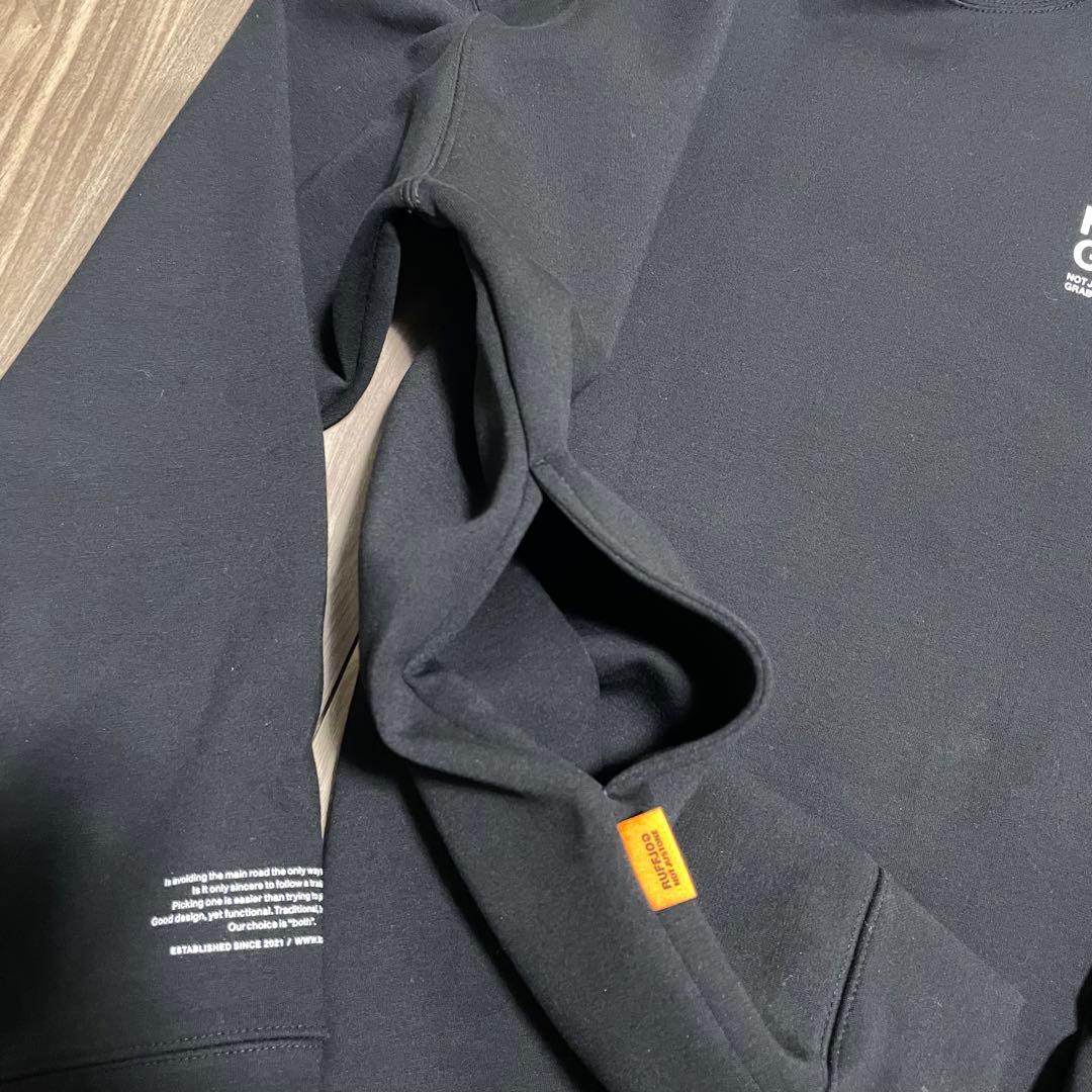 美品✨RUFFLOGのトップス