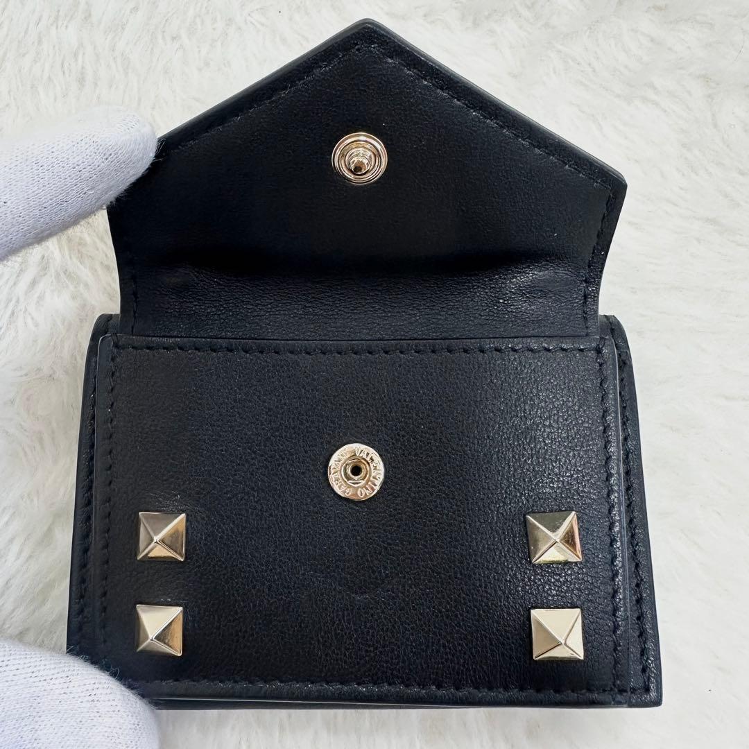 極美品✨ヴァレンティノガラヴァーニ　ロックスタッズ　三つ折り財布　ブラック　本革