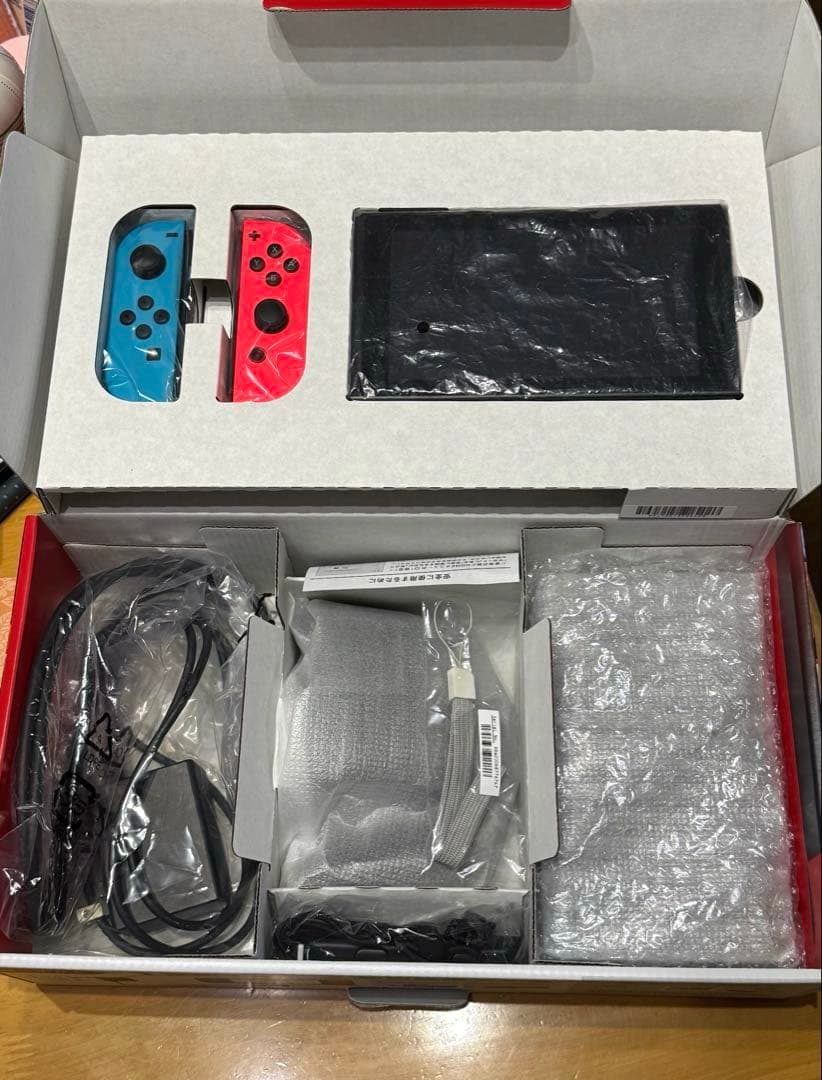 任天堂 Nintendo switch 本体　赤青 初期化済み 美品