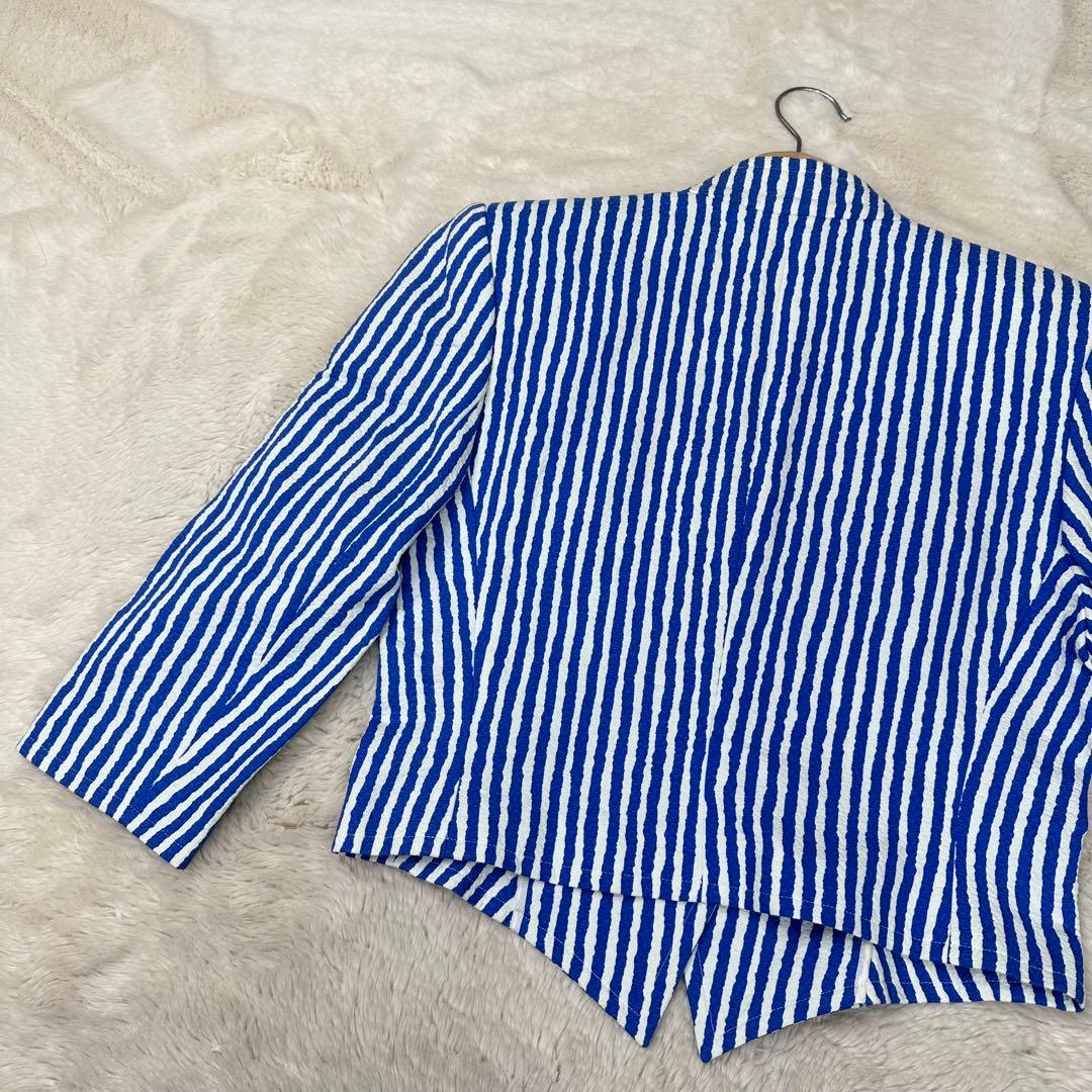 ✨美品✨イヴサンローラン　高級スイス製生地　青白ストライプ柄ジャケット　金飾り