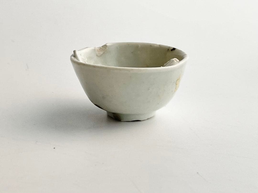 骨董　アンティーク　初期伊万里　白磁盃　酒器　酒盃　杯　残欠　出土　発掘