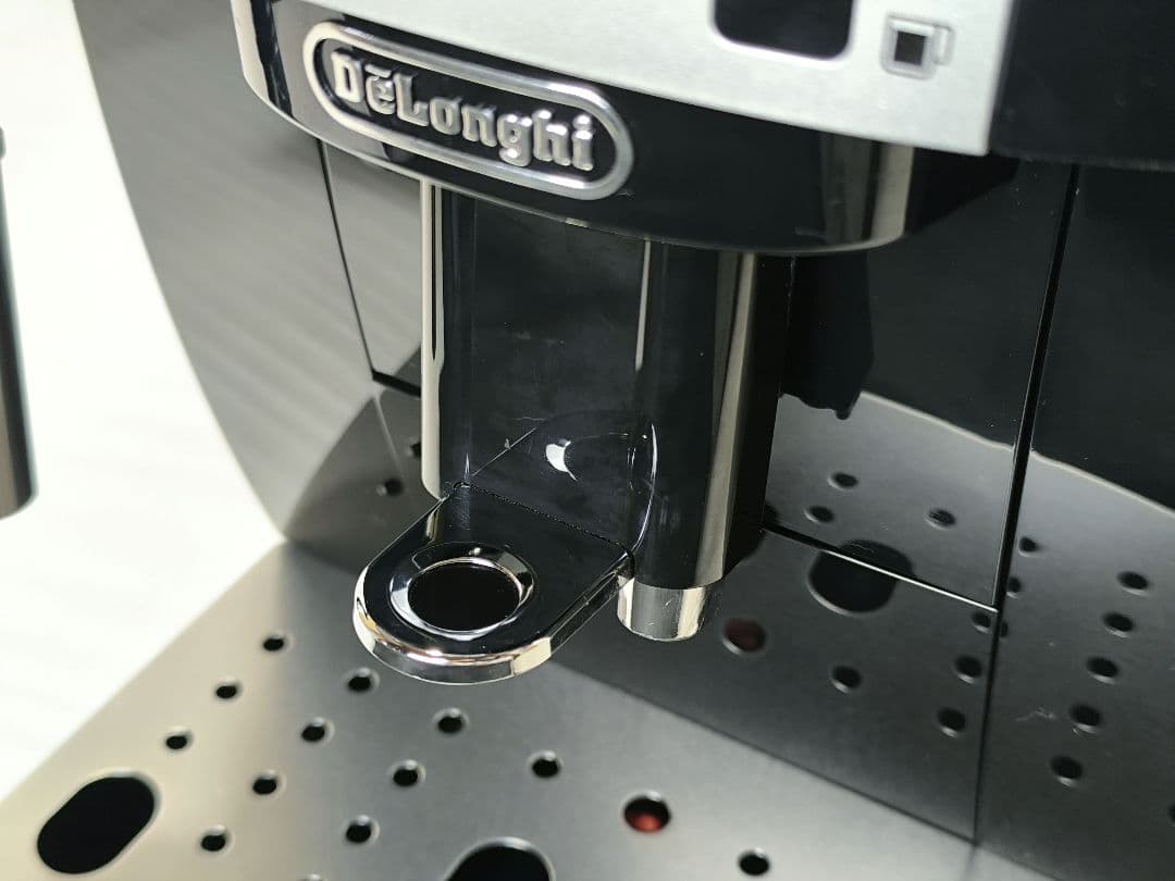 デロンギ　コンパクト全自動コーヒーマシンマグニフィカS ECAM22112B 2