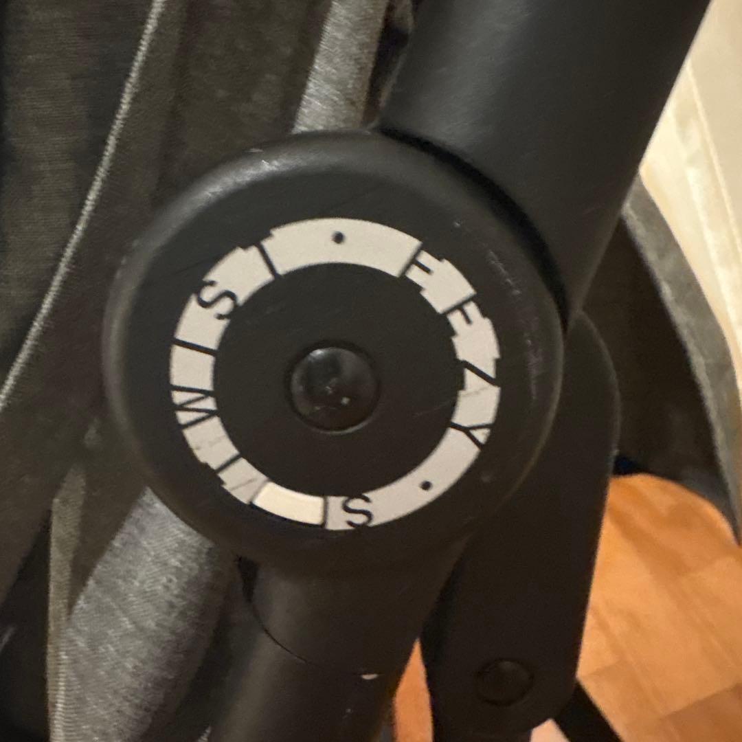 ベビーカー　cybex （サイベックス） EEZY S TWIST グレー