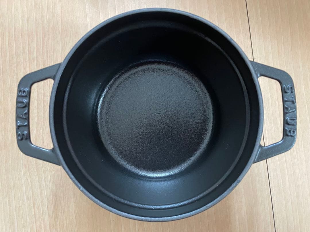 美品　staub ストウブ　ココットラウンド　14cm 黒