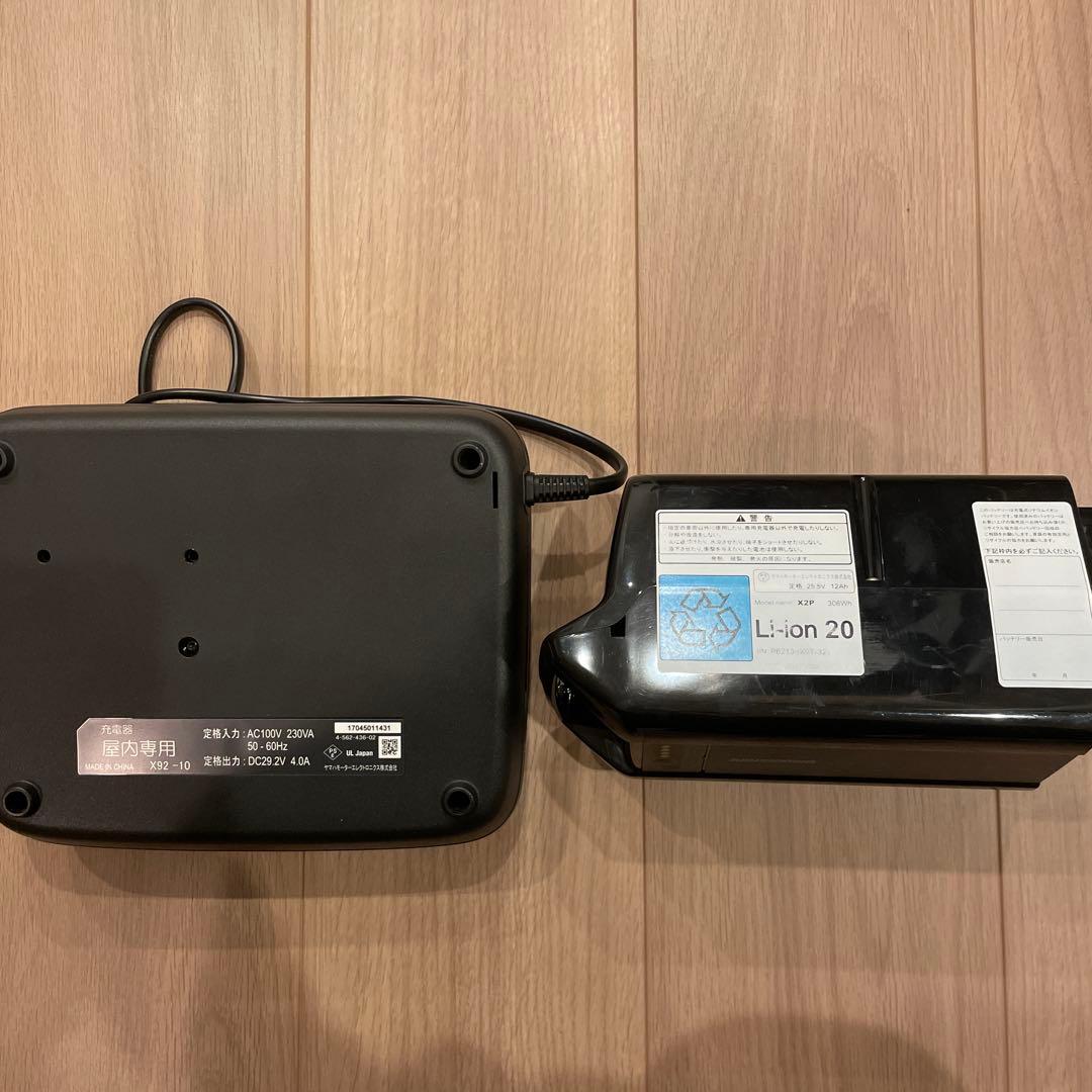 電動自転車充電器とバッテリー