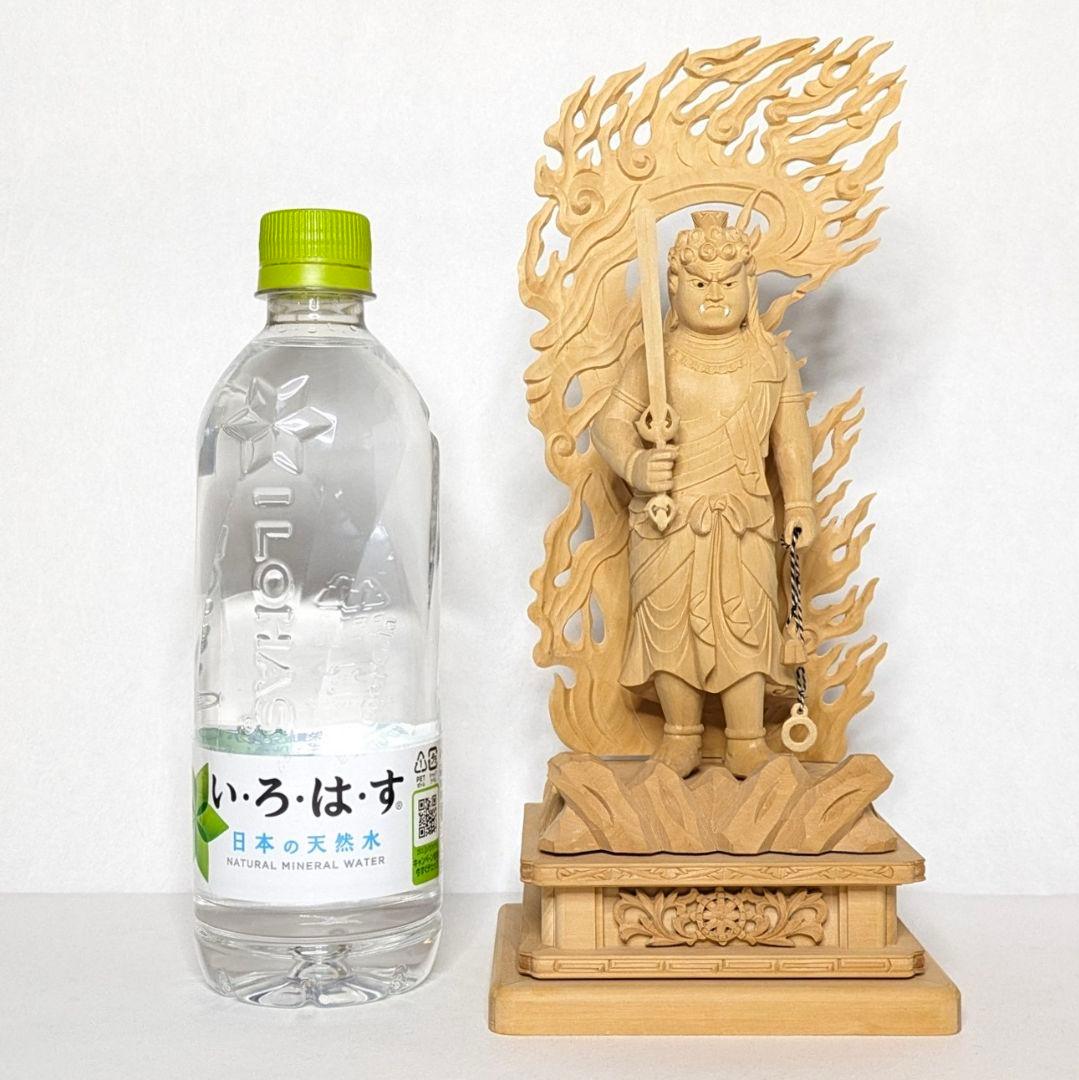 【さらに値下げ・新品】 不動明王　柘植　総高さ約25.5cm　上彫　不動　台座付