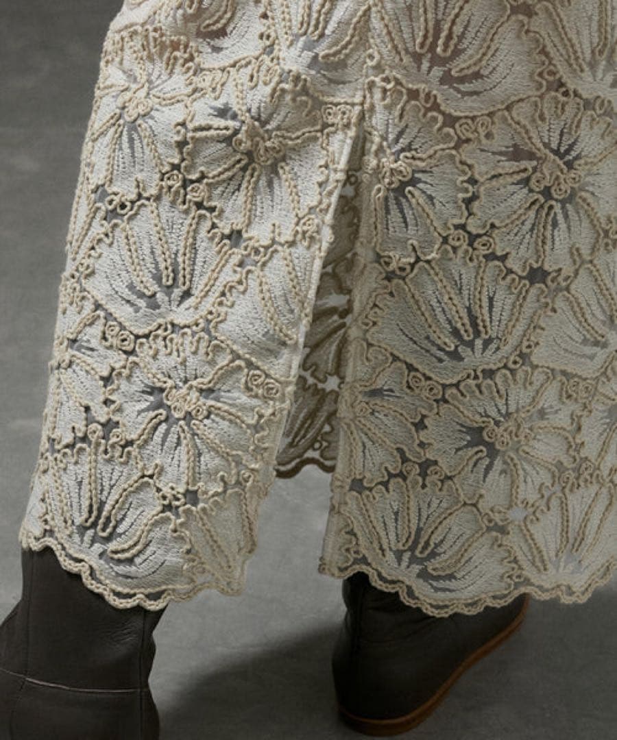 【タグ付美品・完売品】SALON adam et ropé 刺繍レーススカート