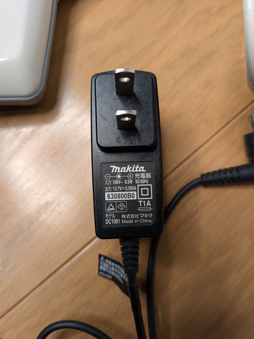 【使用回数20回未満】Makita 充電式スティッククリーナー CL110D