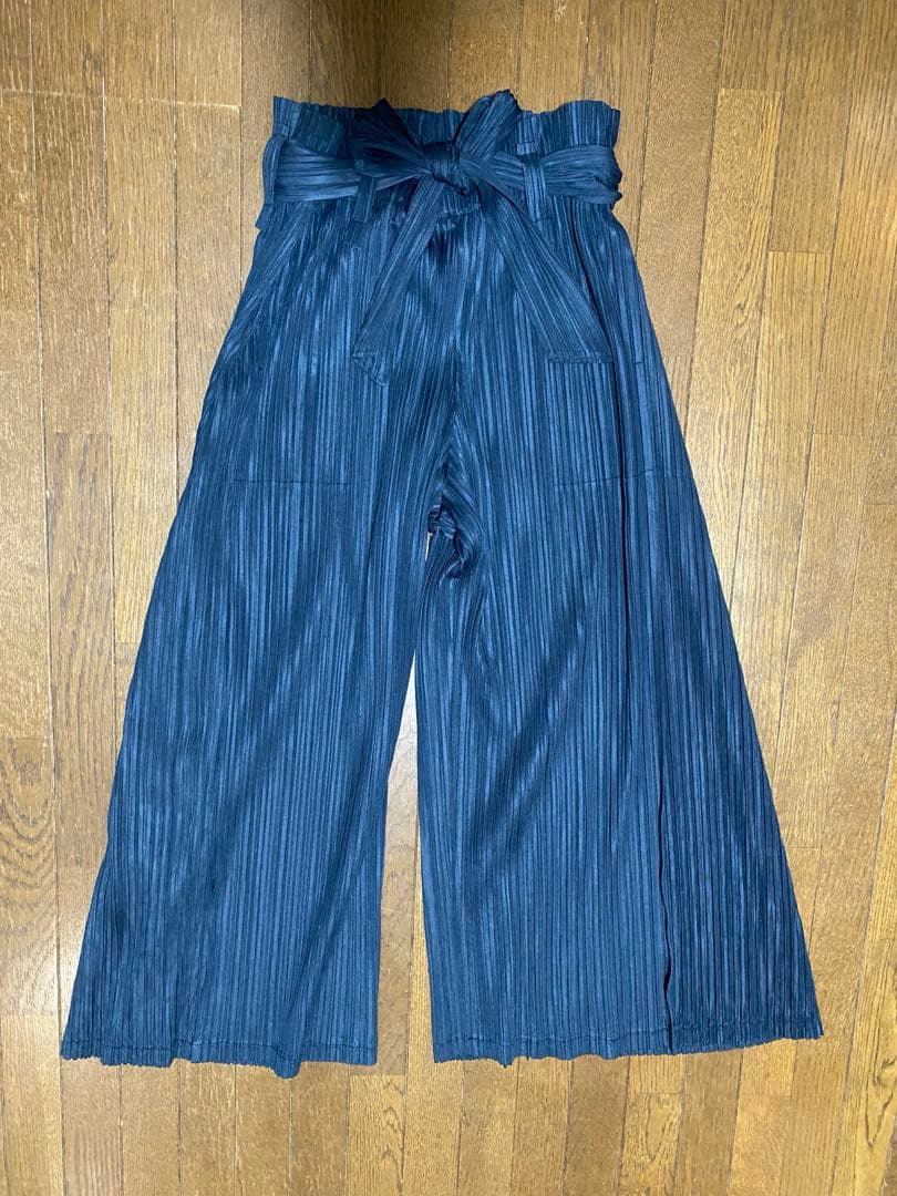pleats pleaseネイビー　ワイドパンツ　リボン付き