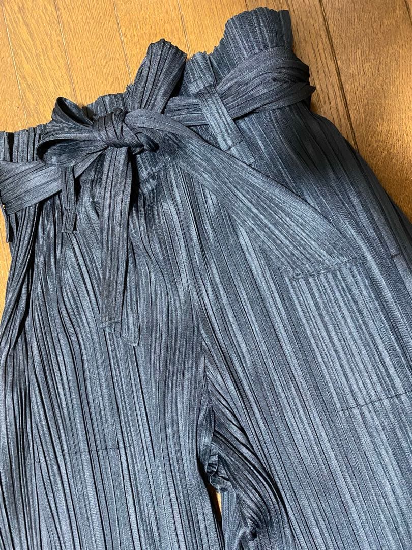 pleats pleaseネイビー　ワイドパンツ　リボン付き