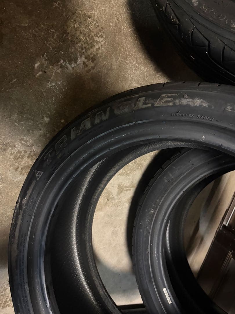 トライアングル　タイヤ　215 45 17 2022年製　走行少