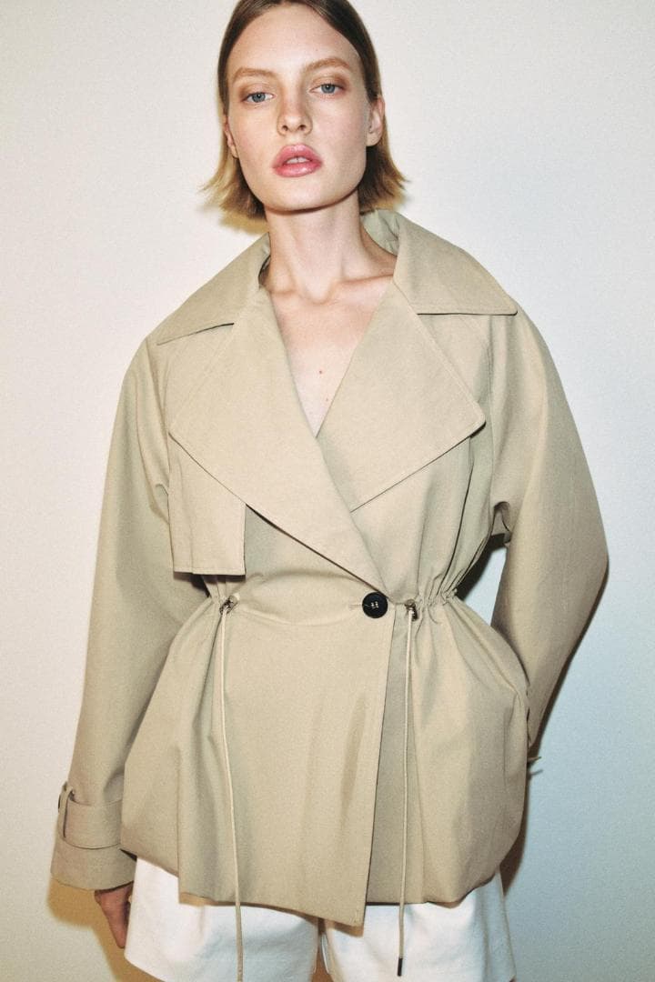 新品✨ ZARA 調節可能なウエスト ショートトレンチコート M