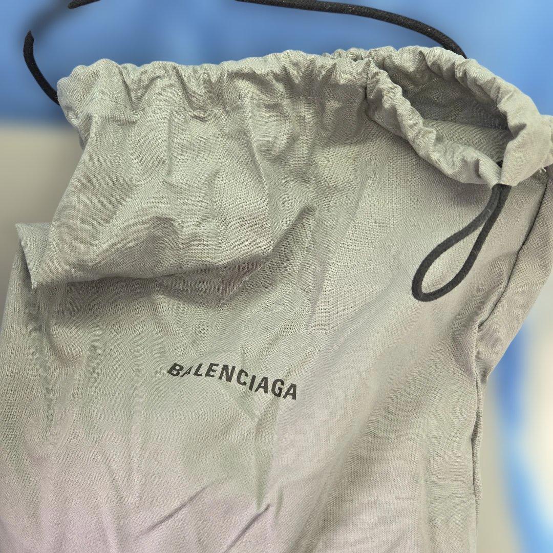 布袋、紙袋付き　BALENCIAGA ブラック キャップ