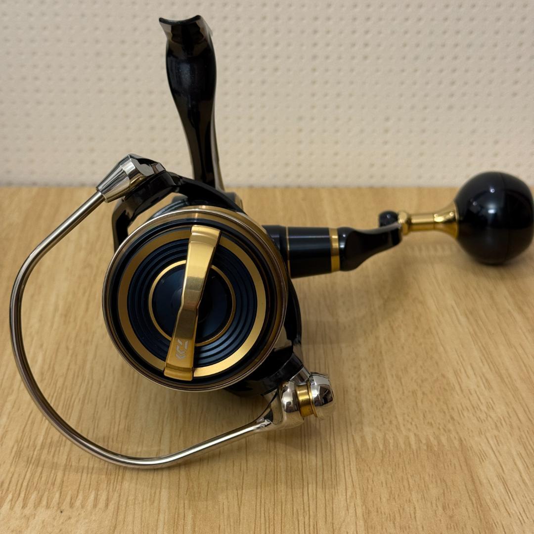 【未使用品】 ダイワ 20 ソルティガ 8000-P スピニングリ－ル