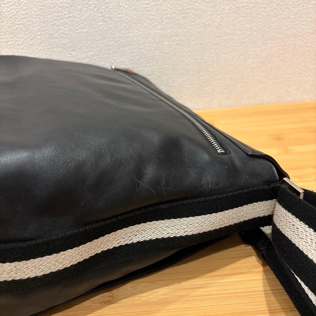【BALLY】バリー　ショルダーバッグ　メッセンジャーバッグ　A4収納可