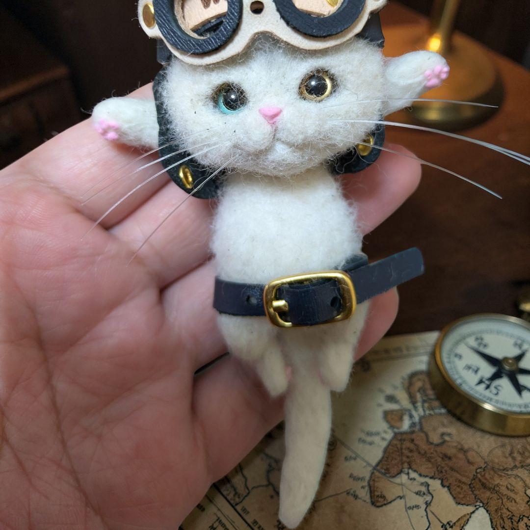 豆猫HOLDCATキーホルダー No.4 白猫オッドアイ〜特製豆猫トレカ付き