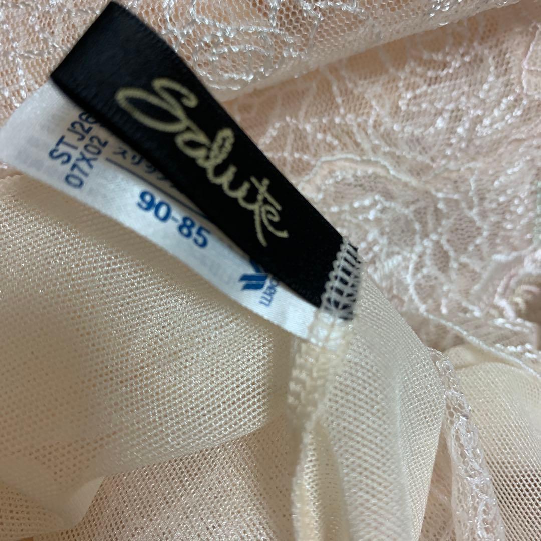 ☆お買得☆ワコール　サルート　キャミソール　 ルームウェア バラレース