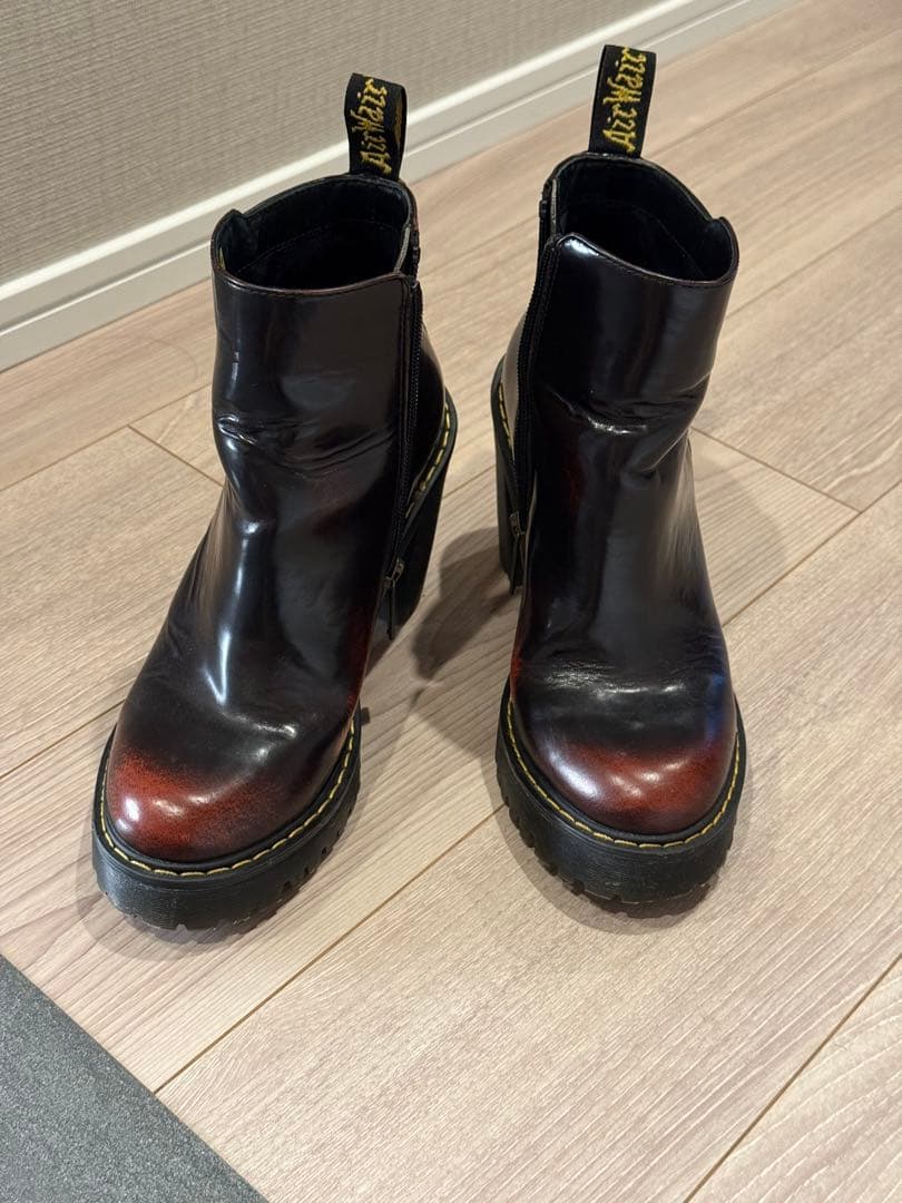 Dr. Martens レザー厚底ヒールブーツ