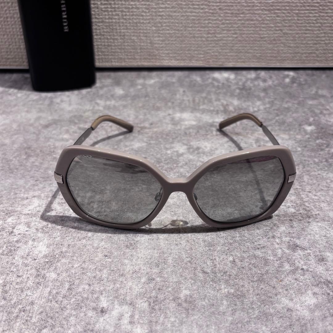 極美品 Burberry バーバリー サイドノバチェック サングラス ケース付き