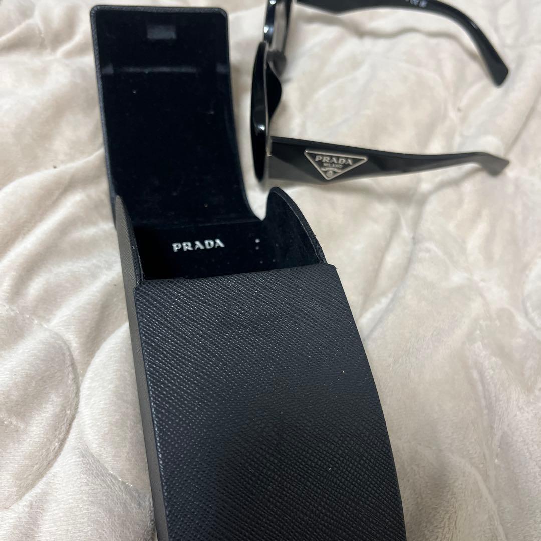 PRADA ブラックサングラス ミラノモデル