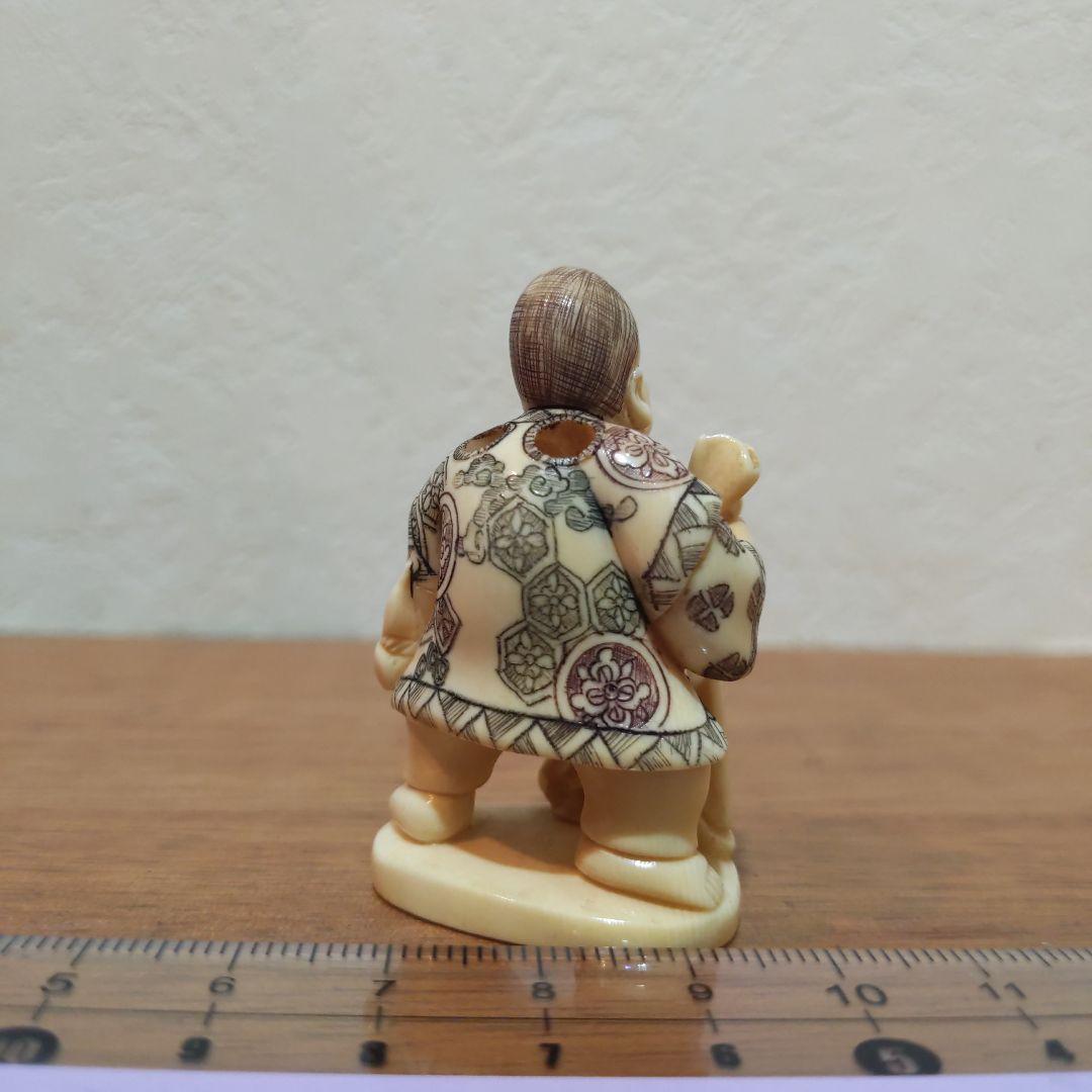 時代提物 人物根付 天然素材 在銘【宝探し】高5cm 重22ｇ縁起物 幸運の兆し
