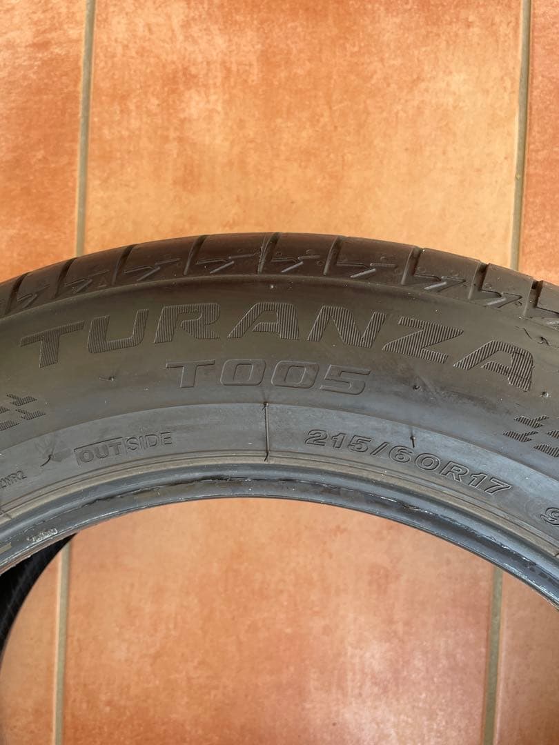 ②BRIDGESTONE TURANZA T005 215/60R17