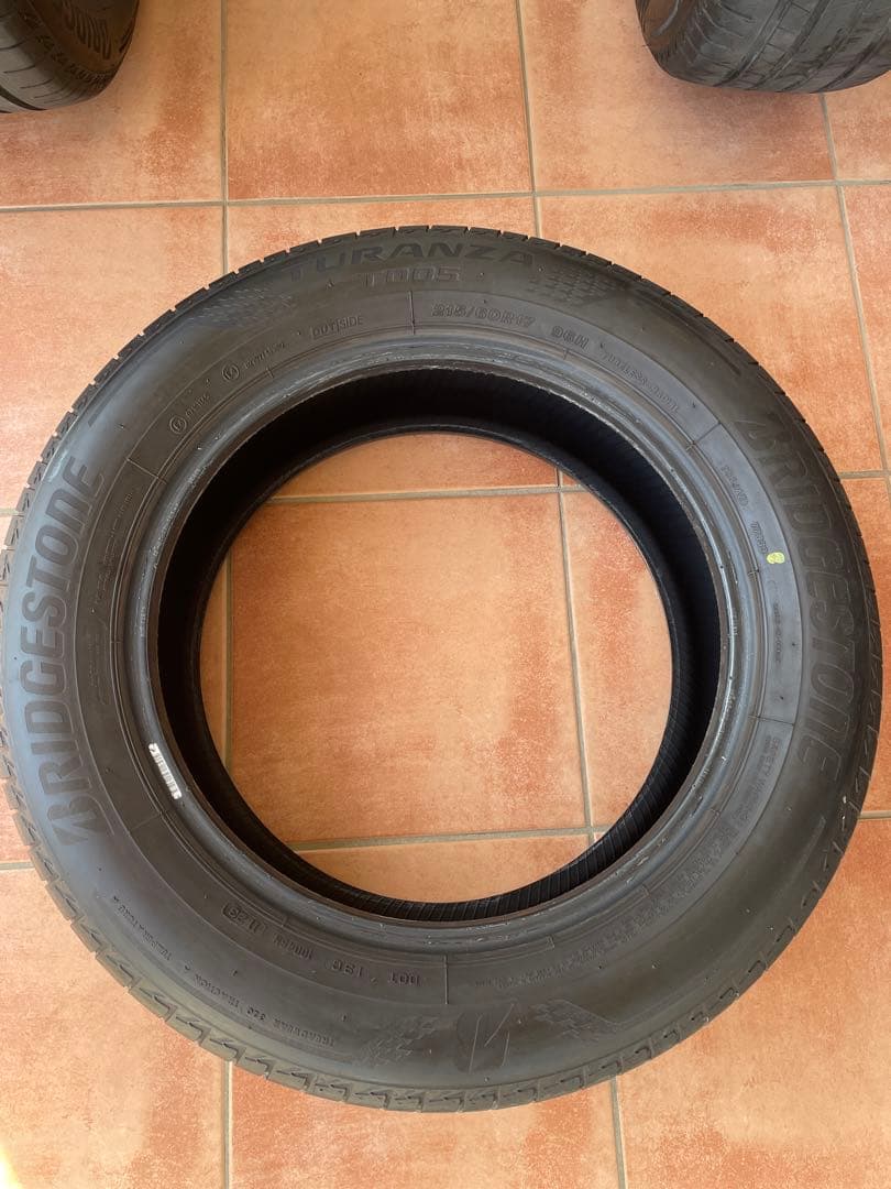 ②BRIDGESTONE TURANZA T005 215/60R17