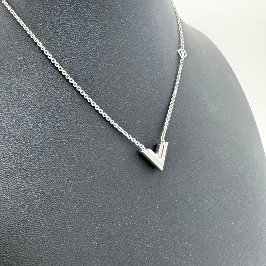 【美品】ルイ ヴィトン エセンシャルV ネックレス M63197 シルバー 箱有