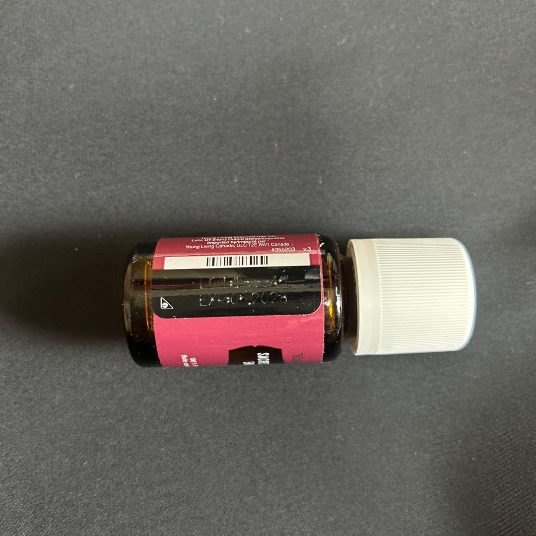 みか　新品未使用　ヤングリビング　セイクレッドフランキンセンス15ml