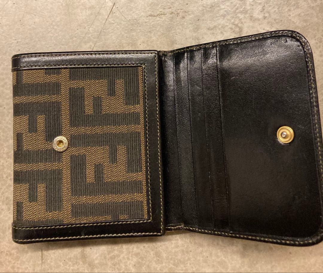 美品　FENDI フェンディ　財布　三つ折り　がま口　ズッカ　vintage