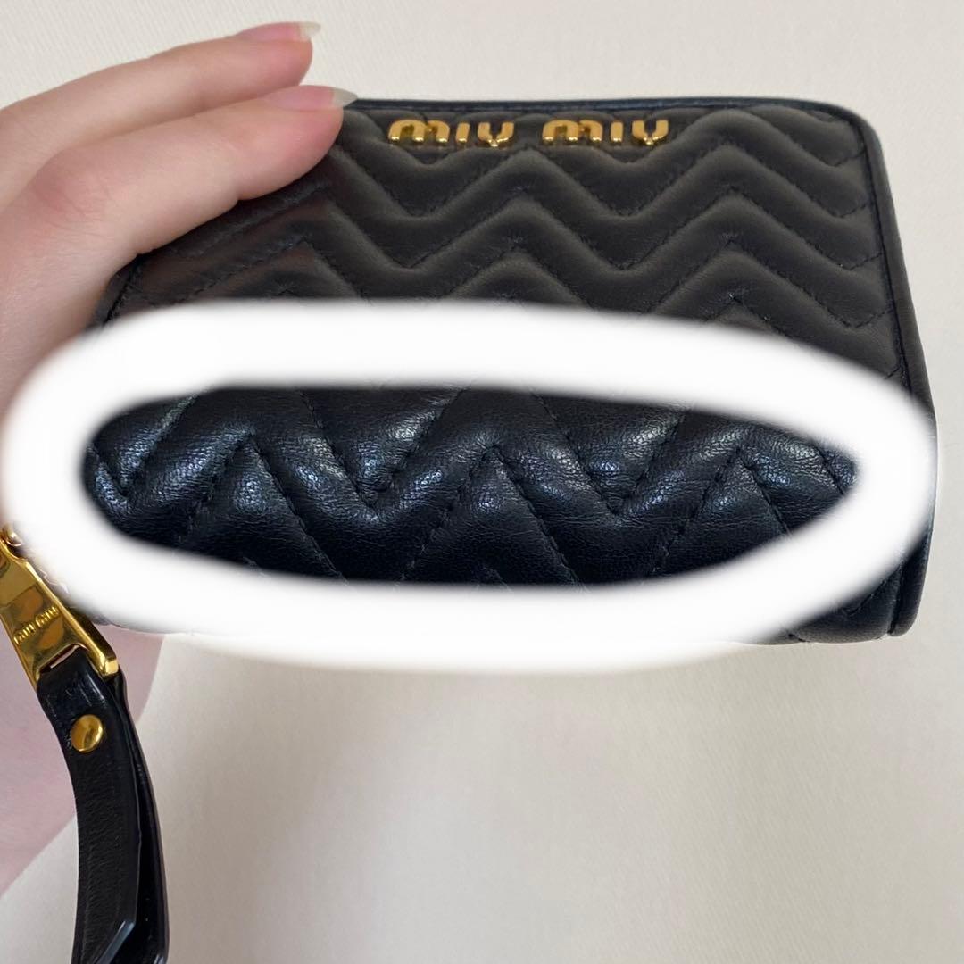 miumiu マテラッセレザー 折りたたみ財布 黒