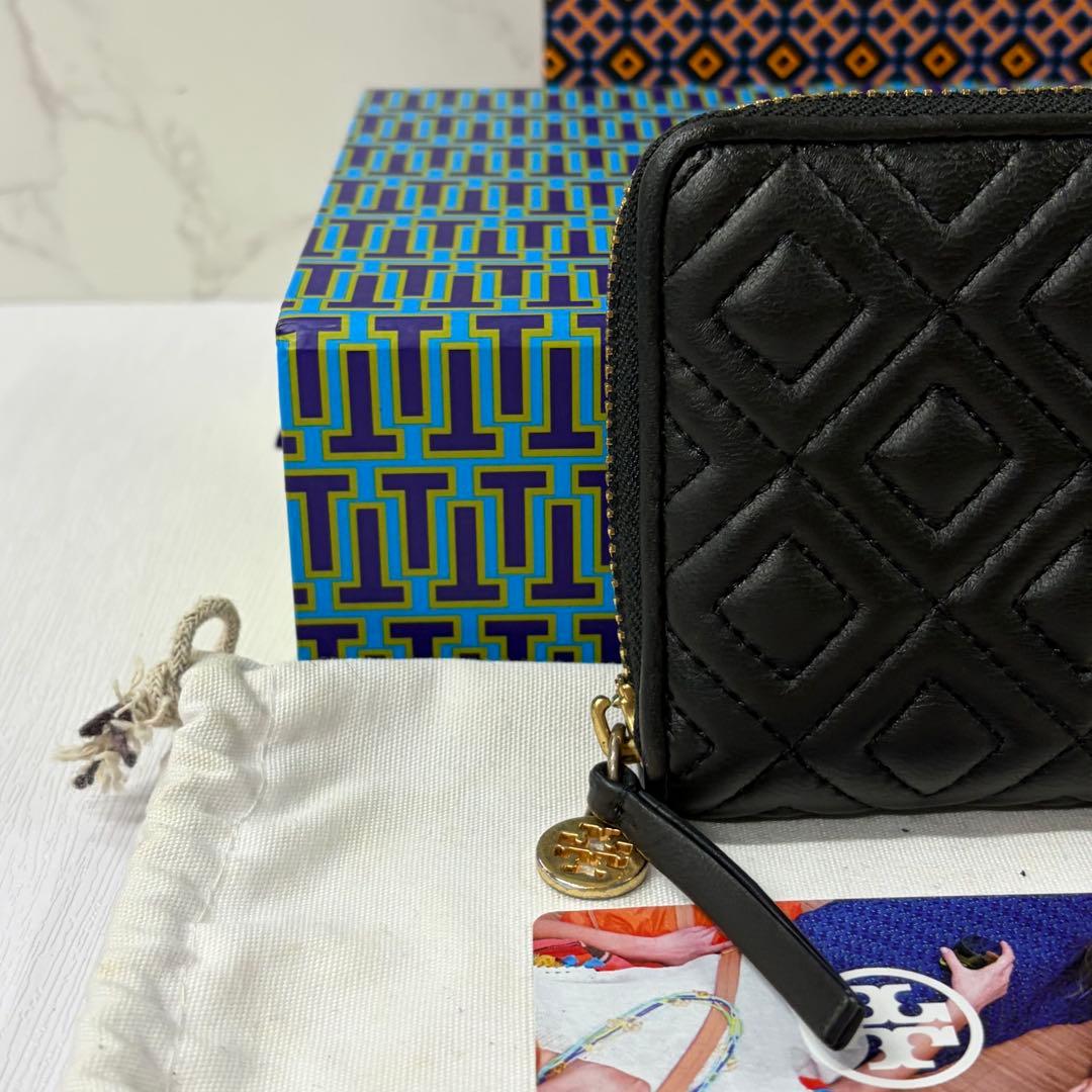 新品同様‼️ トリーバーチ　TORYBURCH 財布　折り財布　キルティング