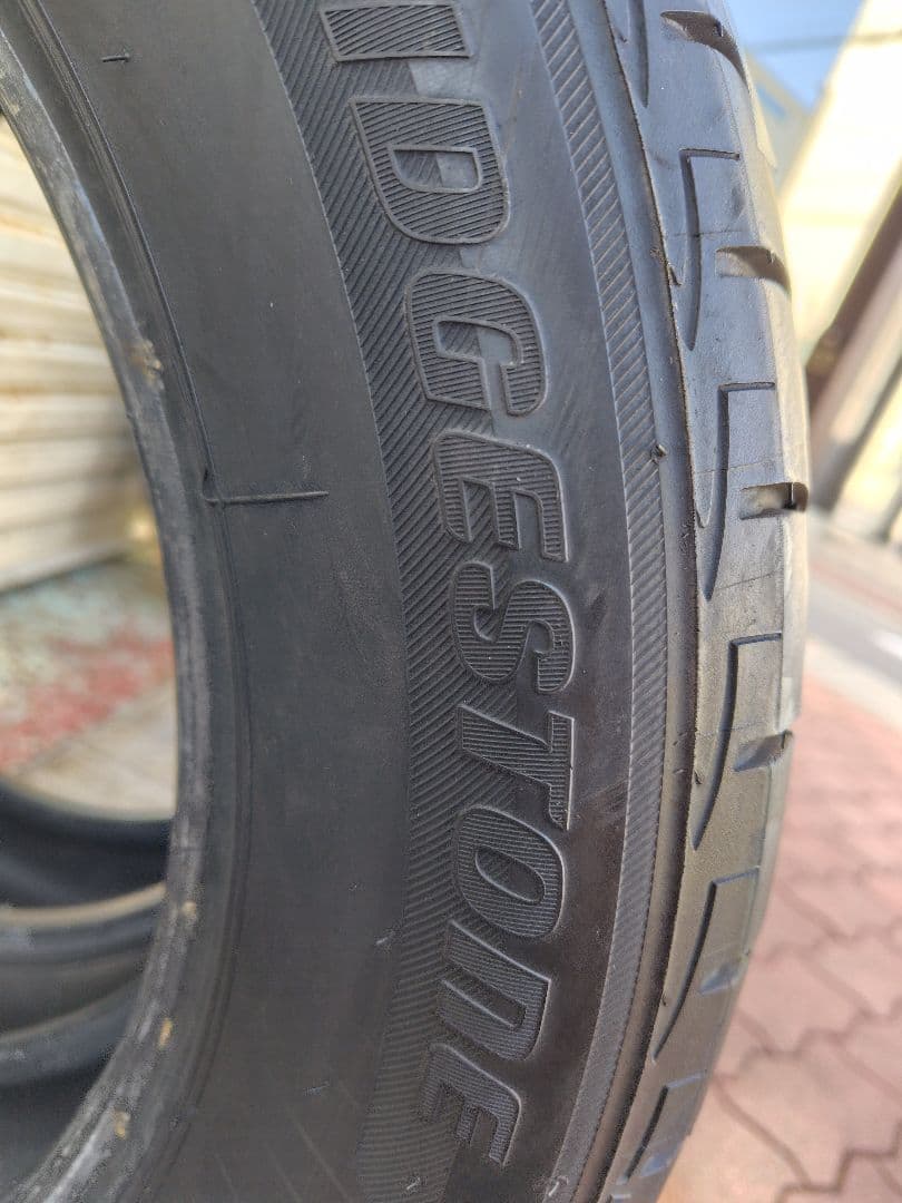 ブリジストン、LUFT.RV2 サマータイヤ 215/60R17 2023年製