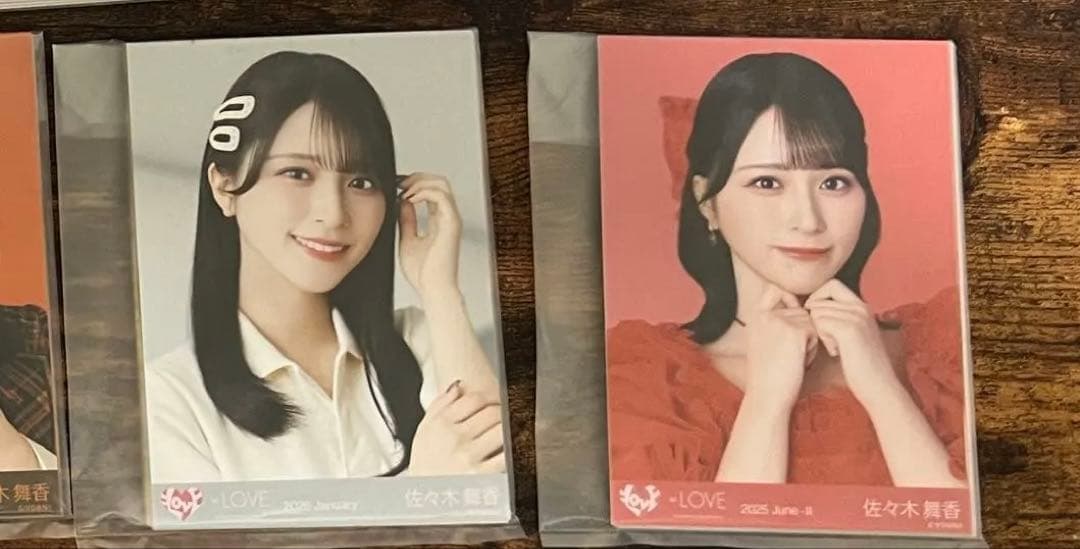 =LOVE生写真等のグッズ、ライブDVD。