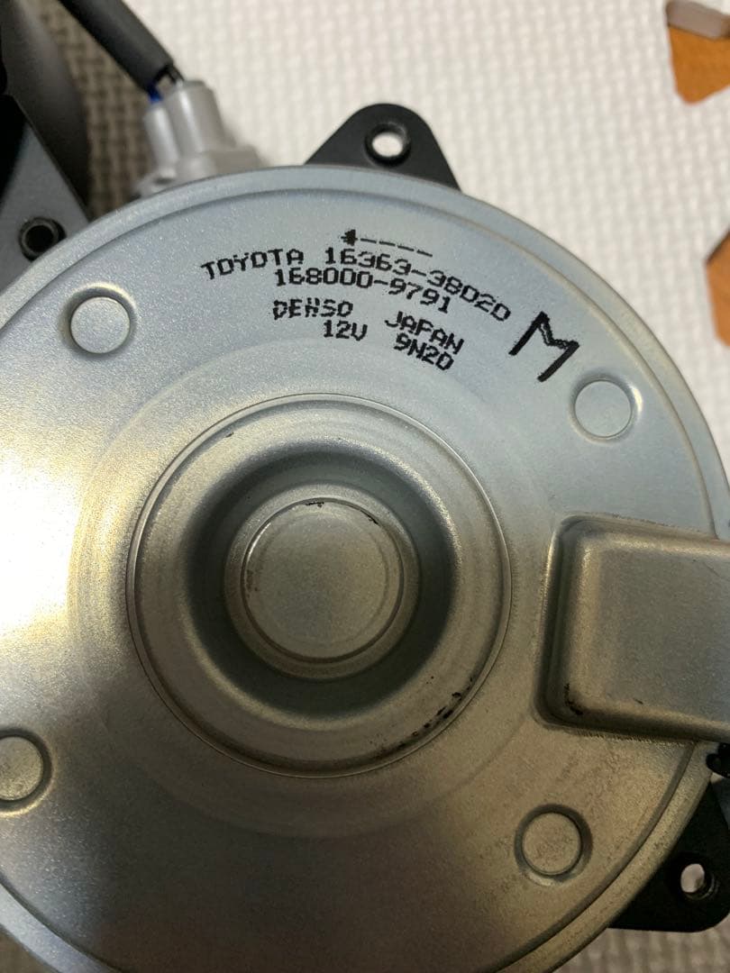 レクサスLS460新品未使用純正ラジエターファンモーター送料込み！