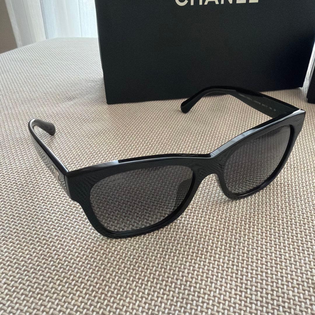 CHANEL サングラス　ブラック　フレーム