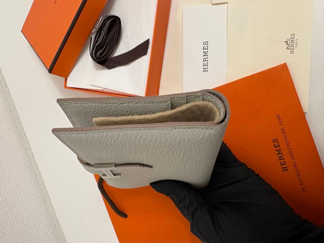 新品未使用【定価以下】HERMES 二つ折り財布 ベアンコンパクトクレ