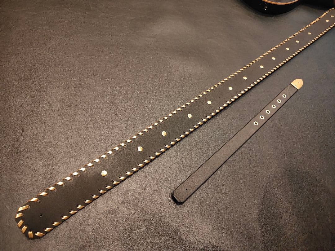 ギターストラップ　本革3mm厚　ゴールドパーツ　117〜130cm　ウエスタン