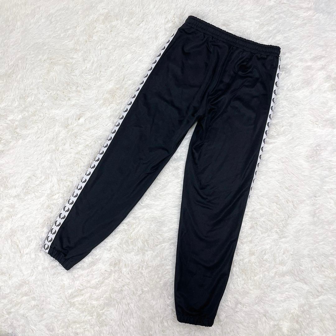 【美品】FRED PERRY T5510 ローレル テープ トラックパンツ M