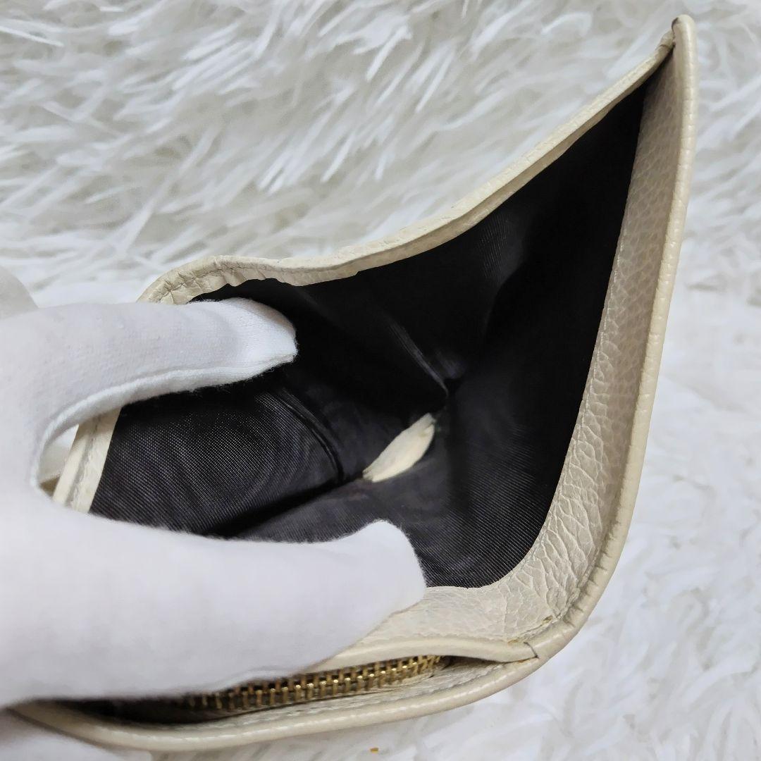 レア美品✨グッチ◇マーモントタブ二つ折り財布　シボ革ゴールド金具アイボリー