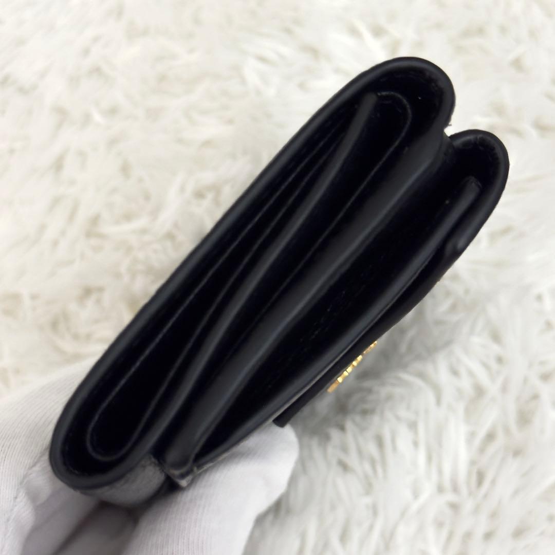 新品同様⭐️PRADA プラダ 三つ折り シボ革 ゴールド金具 財布 レザー