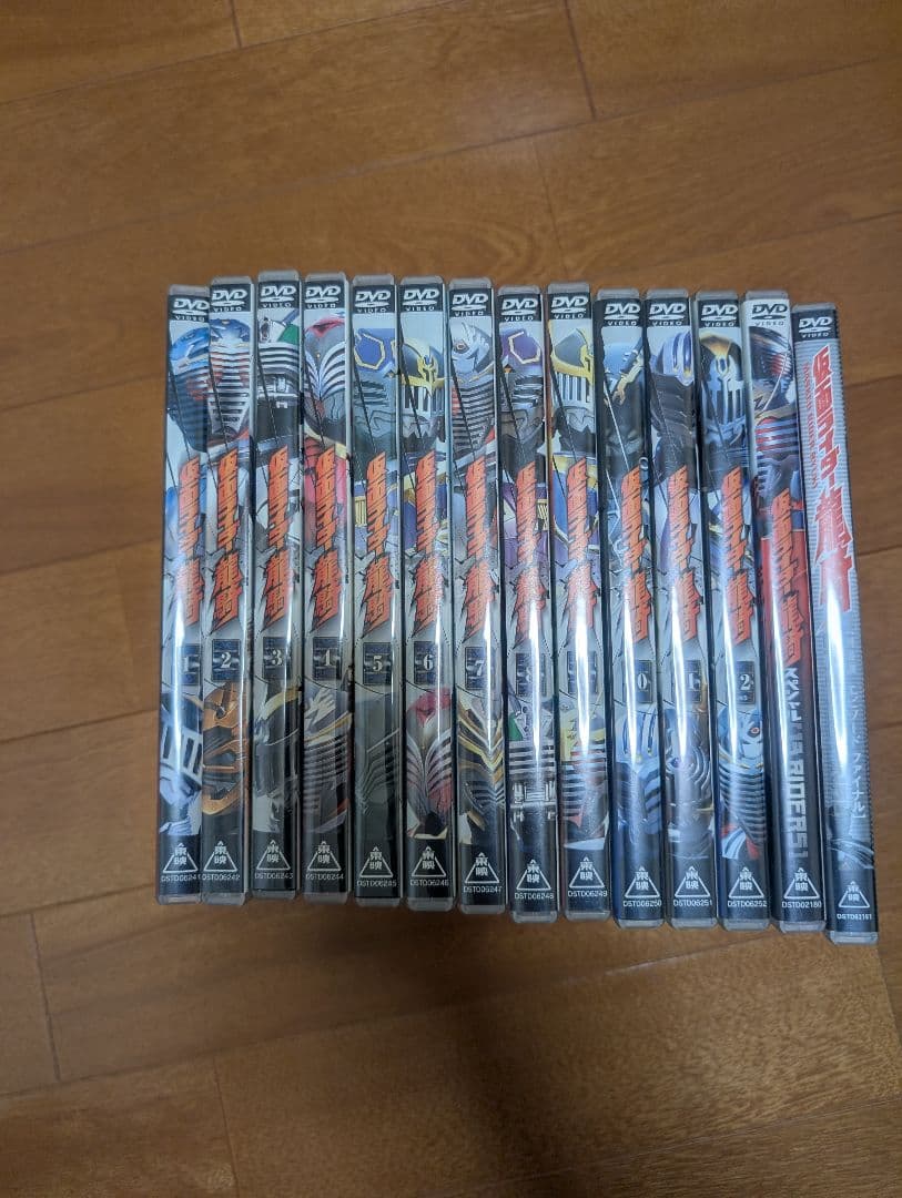 【期間限定値下げ！】仮面ライダー龍騎DVD14本セット＆特製カードフォルダ