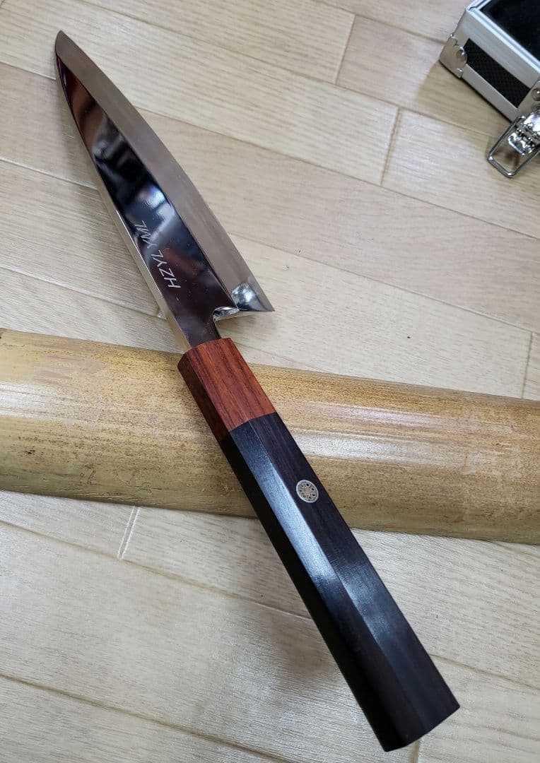 TORA出刃包丁　鏡面仕様天然木柄　ケース付き