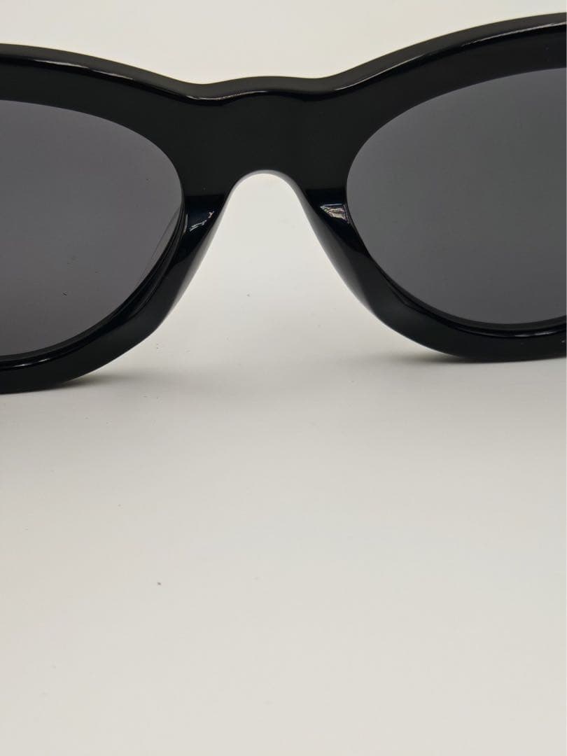 SAINT LAURENT サングラス キャットアイ 黒×ゴールド　美品