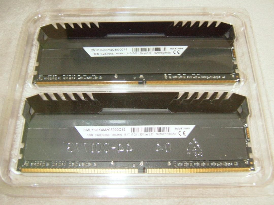 DDR4/16GB(8GB*2)/3000MHz/メモリ