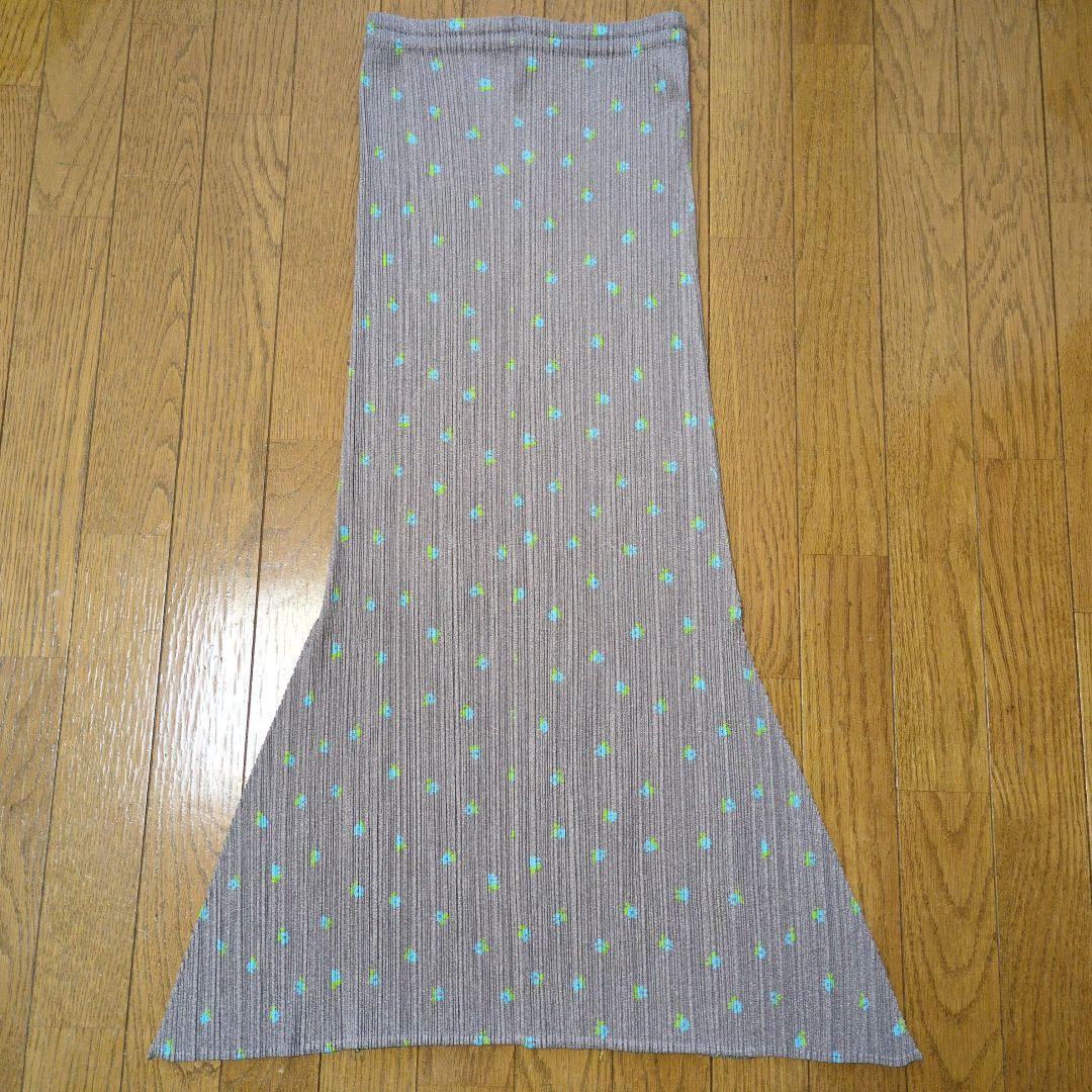 pleats please イッセイミヤケ　スカート　変形フラワー花柄　サイズ3