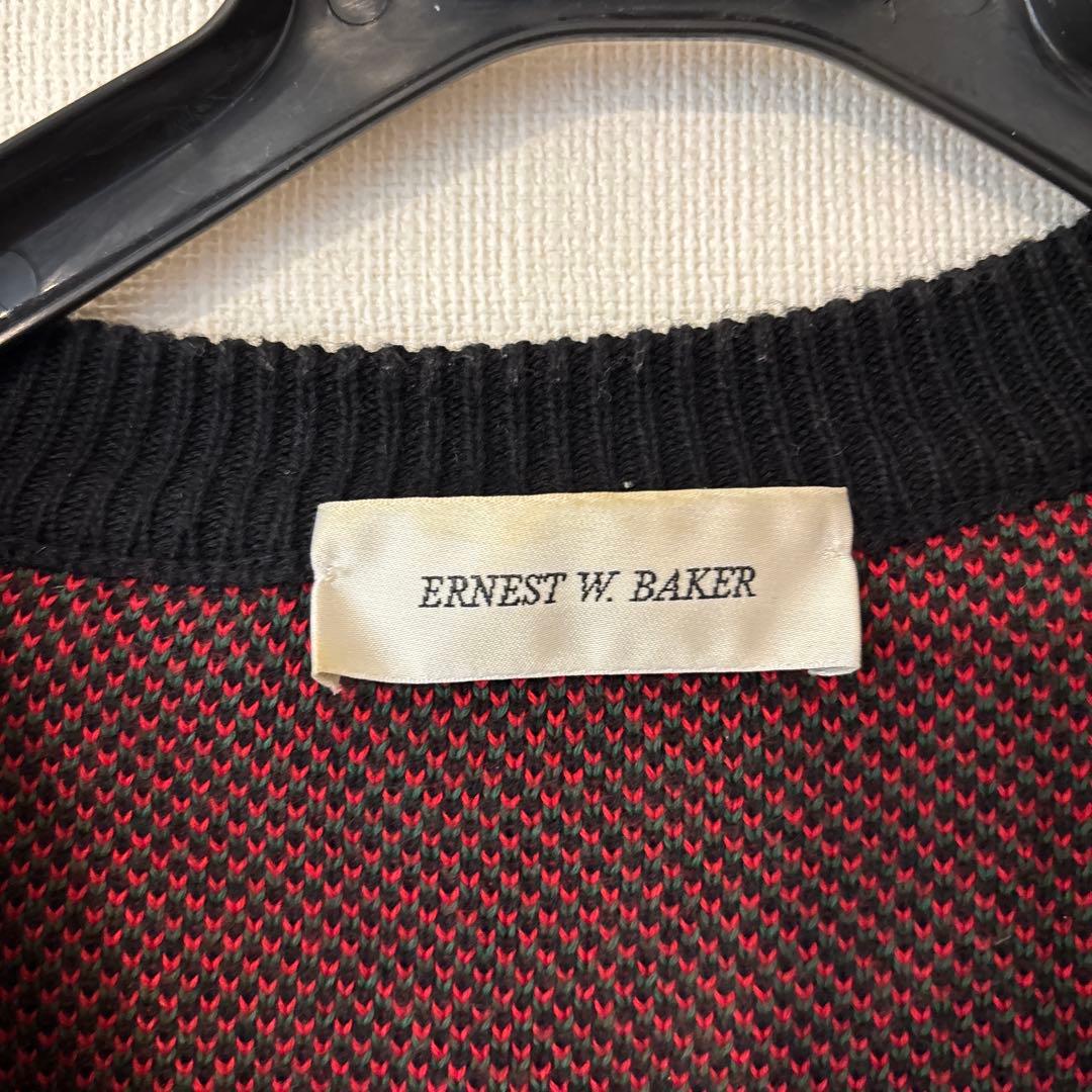 ERNEST W. BAKER バラ刺繍 Vネック ニットベスト