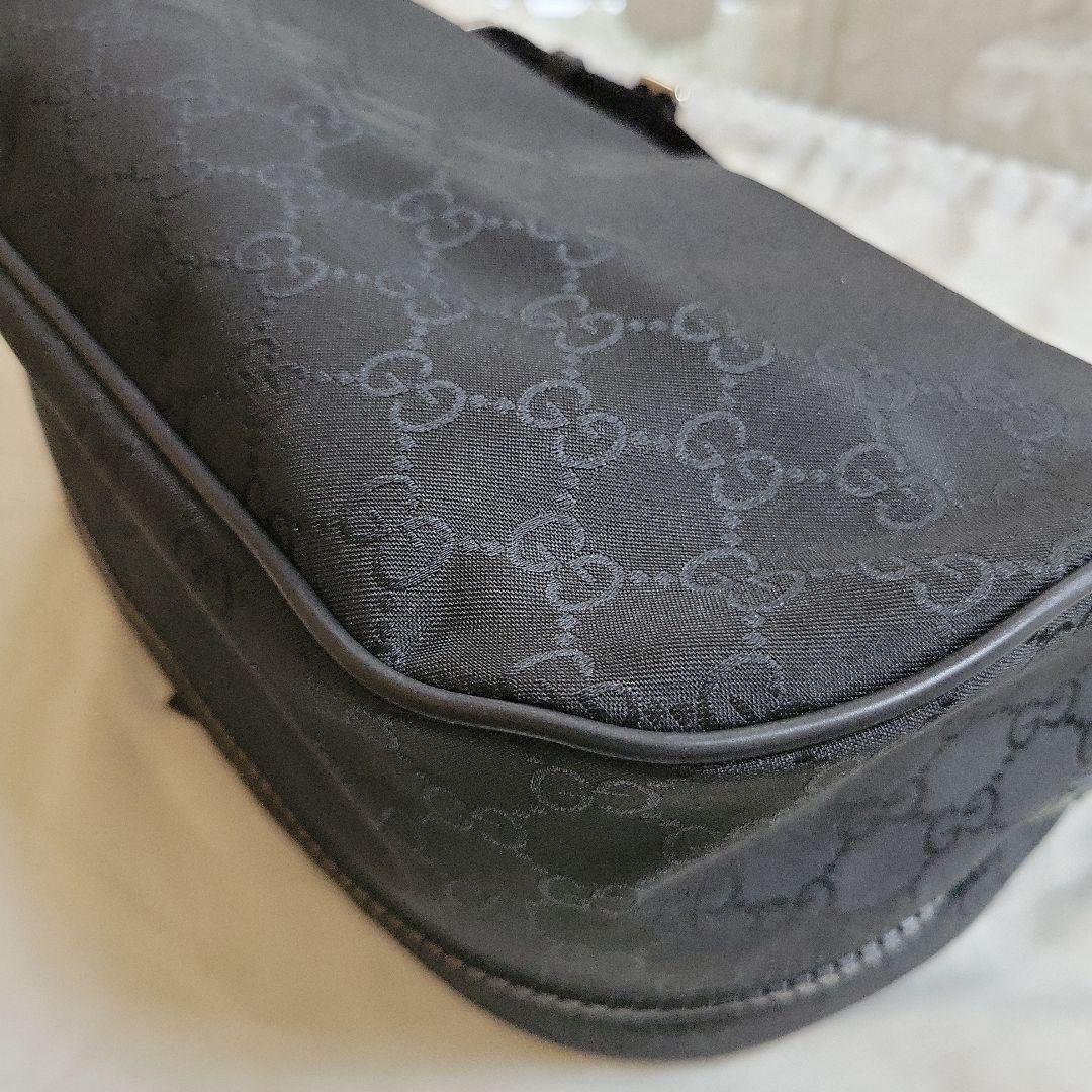 GUCCIボディーバッグ