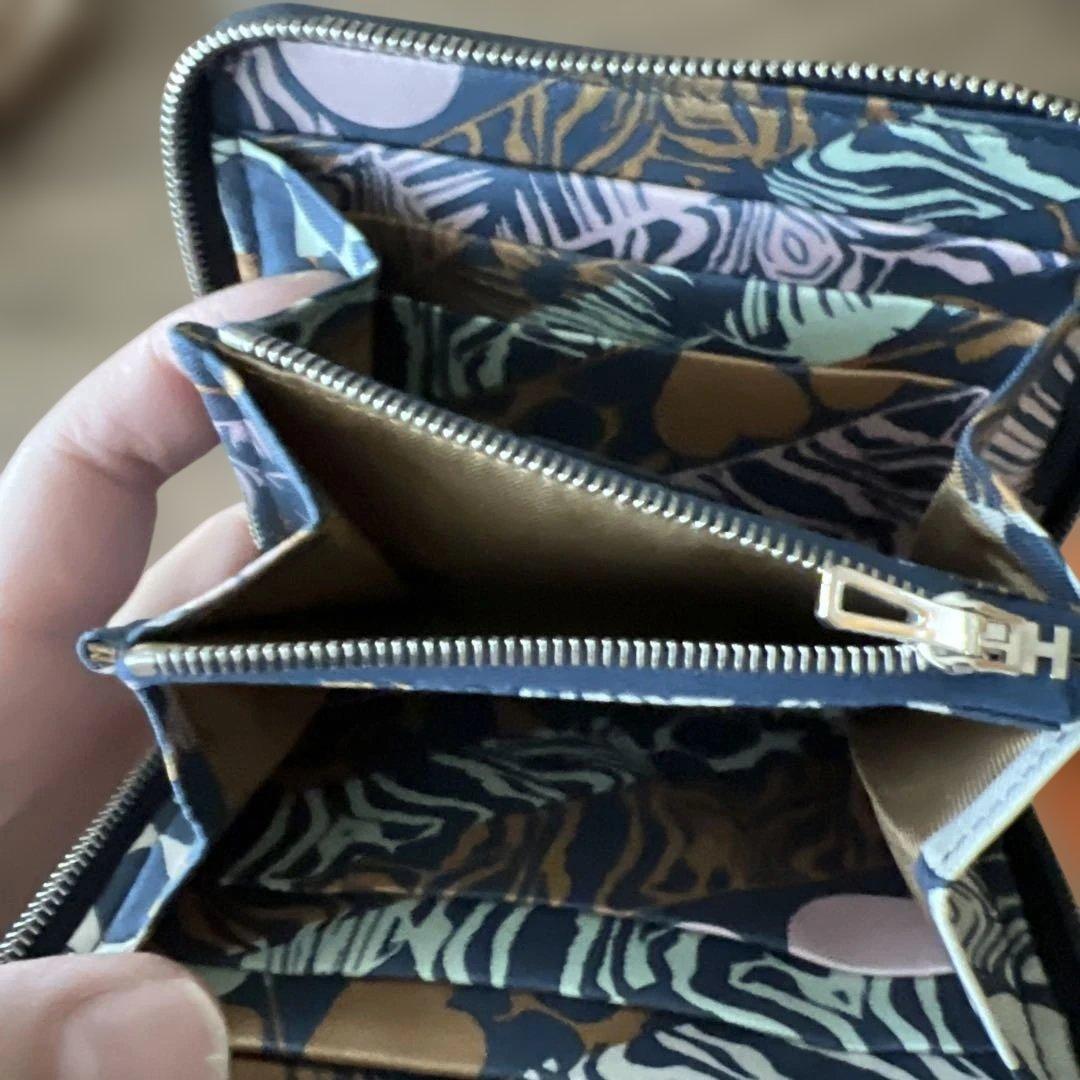 HERMES エルメス　シルクインコンパクト　濃紺